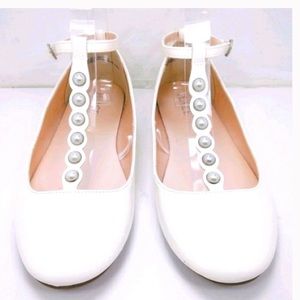 Children’s place ivory patent t straps